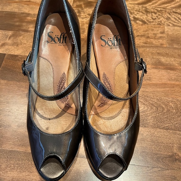 Sofft Bronze Toe Peep Patent Leather Heels - Picture 5 of 9